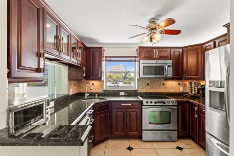Condo in South Palm Beach, Florida, 2 bedrooms  № 2181838 - photo 5