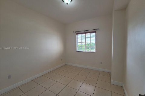 Copropriété à louer à Miami, Floride: 2 chambres, 90.12 m2 № 1945589 - photo 4
