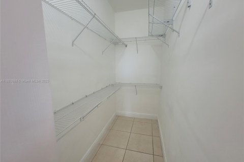 Copropriété à louer à Miami, Floride: 2 chambres, 90.12 m2 № 1945589 - photo 8