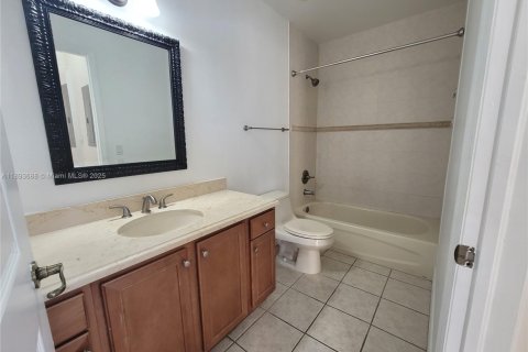 Copropriété à louer à Miami, Floride: 2 chambres, 90.12 m2 № 1945589 - photo 5