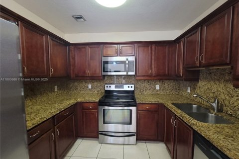 Copropriété à louer à Miami, Floride: 2 chambres, 90.12 m2 № 1945589 - photo 1