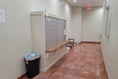 Copropriété à louer à Miami, Floride: 2 chambres, 90.12 m2 № 1945589 - photo 12