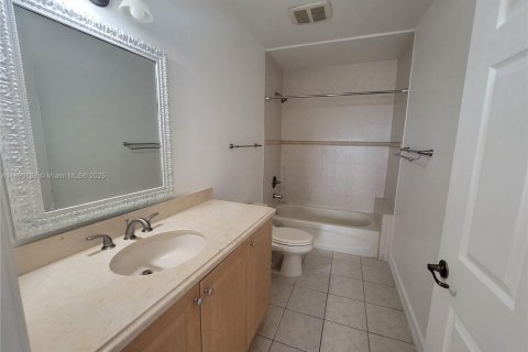 Copropriété à louer à Miami, Floride: 2 chambres, 90.12 m2 № 1945589 - photo 7