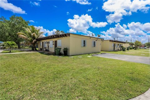 Commercial property in Homestead, Florida 125.05 sq.m. № 2067386 - photo 2