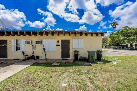 Commercial property in Homestead, Florida 125.05 sq.m. № 2067386 - photo 4