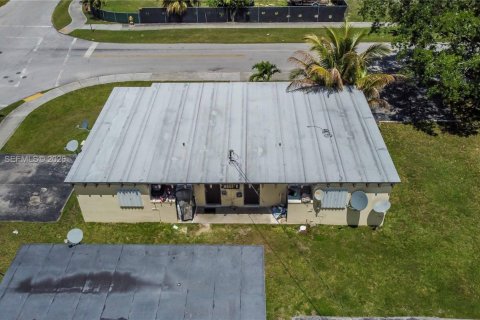 Commercial property in Homestead, Florida 125.05 sq.m. № 2067386 - photo 19