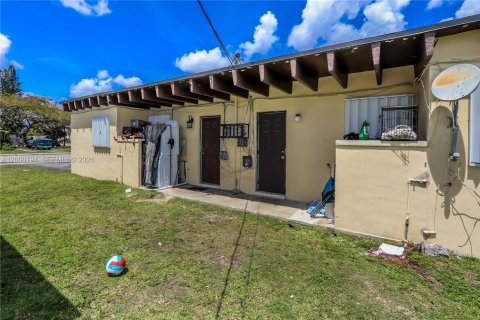 Commercial property in Homestead, Florida 125.05 sq.m. № 2067386 - photo 12