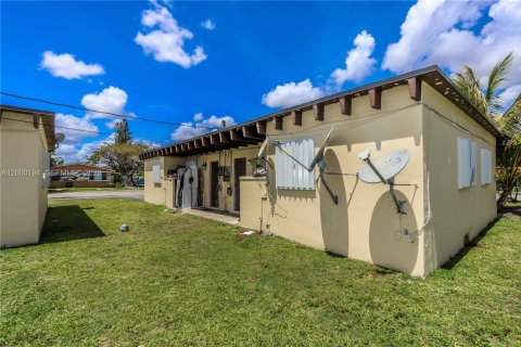 Commercial property in Homestead, Florida 125.05 sq.m. № 2067386 - photo 14