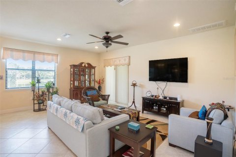 Casa en alquiler en Tampa, Florida, 4 dormitorios, 256.6 m2 № 1900481 - foto 6