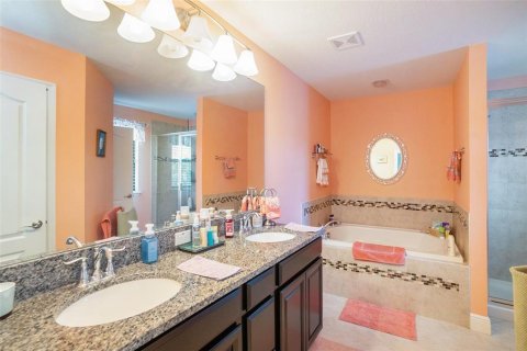Casa en alquiler en Tampa, Florida, 4 dormitorios, 256.6 m2 № 1900481 - foto 13
