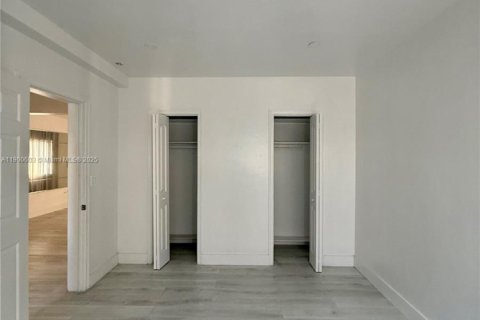 Casa en alquiler en Miami Beach, Florida, 1 dormitorio, 79.25 m2 № 1964908 - foto 8