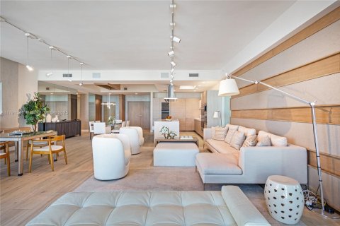 Condo in North Miami Beach, Florida, 4 bedrooms  № 1700379 - photo 8