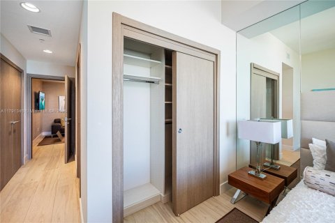 Condo in North Miami Beach, Florida, 4 bedrooms  № 1700379 - photo 25