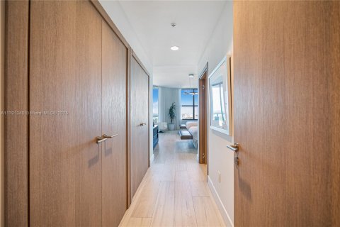 Condo in North Miami Beach, Florida, 4 bedrooms  № 1700379 - photo 22