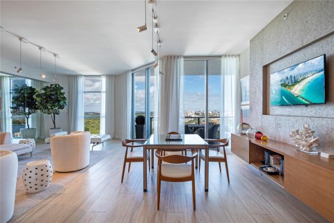Condo in North Miami Beach, Florida, 4 bedrooms  № 1700379 - photo 11