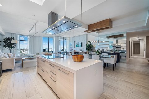 Condo in North Miami Beach, Florida, 4 bedrooms  № 1700379 - photo 17