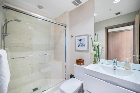 Condo in North Miami Beach, Florida, 4 bedrooms  № 1700379 - photo 27