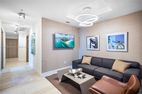 Condo in North Miami Beach, Florida, 4 bedrooms  № 1700379 - photo 20