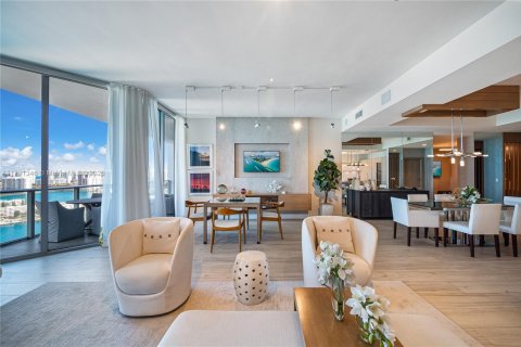 Condo in North Miami Beach, Florida, 4 bedrooms  № 1700379 - photo 5
