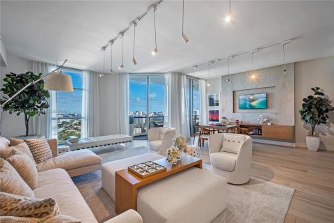 Condo in North Miami Beach, Florida, 4 bedrooms  № 1700379 - photo 7