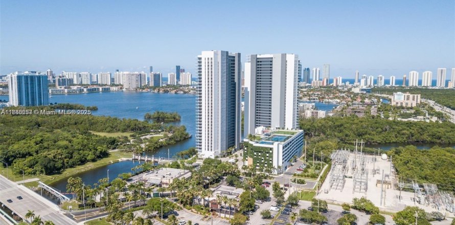 Condo à North Miami Beach, Floride, 2 chambres  № 1937226