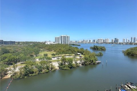 Copropriété à louer à North Miami Beach, Floride: 2 chambres, 104.24 m2 № 1937226 - photo 8