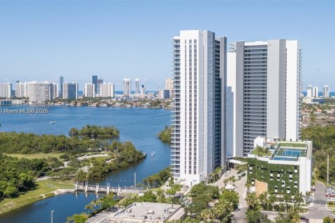 Copropriété à louer à North Miami Beach, Floride: 2 chambres, 104.24 m2 № 1937226 - photo 2