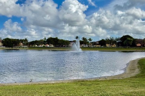 Снять в аренду кондоминиум в Майами, Флорида 3 спальни, 164.44м2, № 2034940 - фото 4