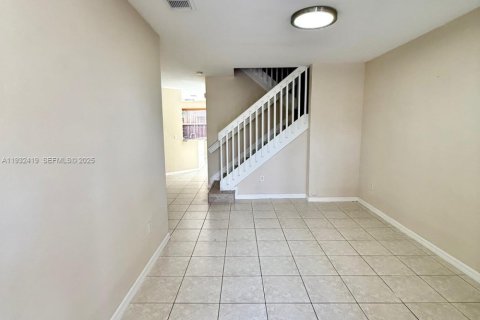 Снять в аренду кондоминиум в Майами, Флорида 3 спальни, 164.44м2, № 2034940 - фото 2