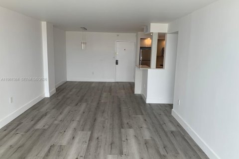 Condo in Miami, Florida, 2 bedrooms  № 2043291 - photo 4