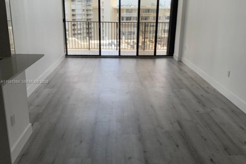 Condo in Miami, Florida, 2 bedrooms  № 2043291 - photo 3