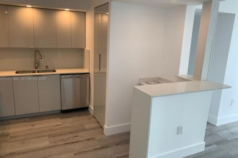 Condo in Miami, Florida, 2 bedrooms  № 2043291 - photo 2