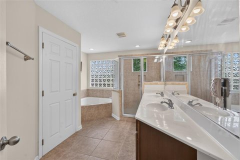 House in Gainesville, Florida 4 bedrooms, 237.18 sq.m. № 2227747 - photo 29