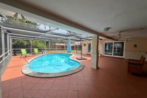 Villa ou maison à louer à Hollywood, Floride: 3 chambres, 119.1 m2 № 1965459 - photo 18