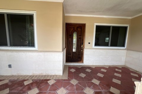 Villa ou maison à louer à Hollywood, Floride: 3 chambres, 119.1 m2 № 1965459 - photo 4