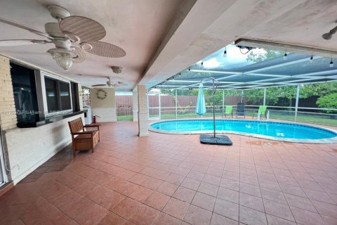 Villa ou maison à louer à Hollywood, Floride: 3 chambres, 119.1 m2 № 1965459 - photo 17