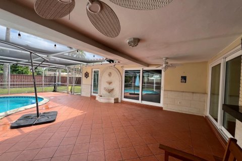 Villa ou maison à louer à Hollywood, Floride: 3 chambres, 119.1 m2 № 1965459 - photo 19