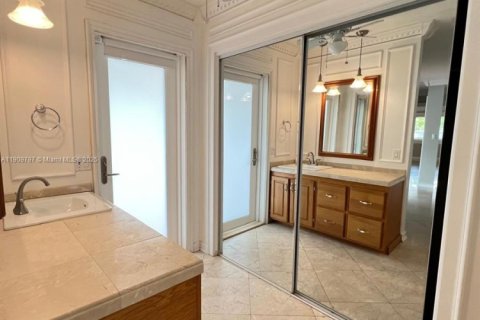 Villa ou maison à louer à Hollywood, Floride: 3 chambres, 119.1 m2 № 1965459 - photo 29