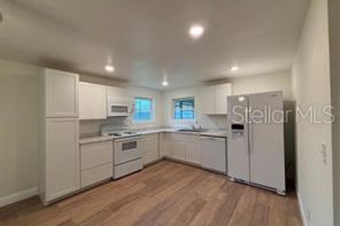 Appartement à louer à Winter Haven, Floride: 1 chambre, 74.32 m2 № 2148711 - photo 2
