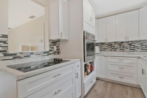 Casa en venta en Tampa, Florida, 3 dormitorios, 121.52 m2 № 2324733 - foto 12