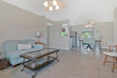 Casa en venta en Tampa, Florida, 3 dormitorios, 121.52 m2 № 2324733 - foto 4