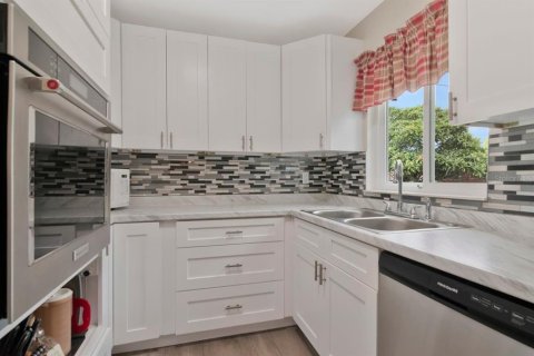 Casa en venta en Tampa, Florida, 3 dormitorios, 121.52 m2 № 2324733 - foto 11