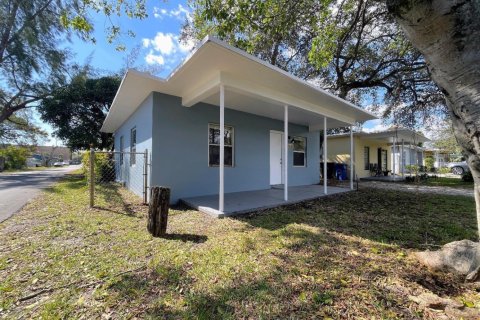 Villa ou maison à vendre à Fort Lauderdale, Floride: 2 chambres, 58.06 m2 № 2089655 - photo 2