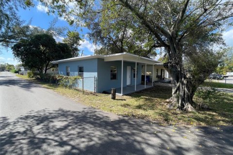 Villa ou maison à vendre à Fort Lauderdale, Floride: 2 chambres, 58.06 m2 № 2089655 - photo 3