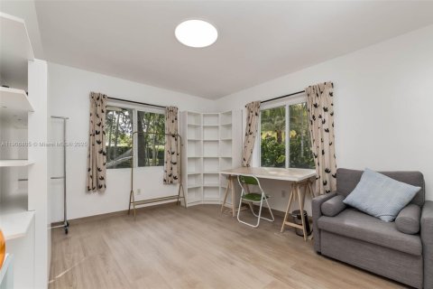 Villa ou maison à vendre à Biscayne Park, Floride: 3 chambres, 212.56 m2 № 1964230 - photo 20