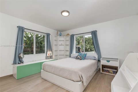 Villa ou maison à vendre à Biscayne Park, Floride: 3 chambres, 212.56 m2 № 1964230 - photo 19