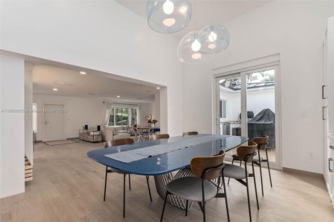 Villa ou maison à vendre à Biscayne Park, Floride: 3 chambres, 212.56 m2 № 1964230 - photo 11