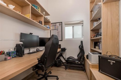 Villa ou maison à vendre à Biscayne Park, Floride: 3 chambres, 212.56 m2 № 1964230 - photo 16