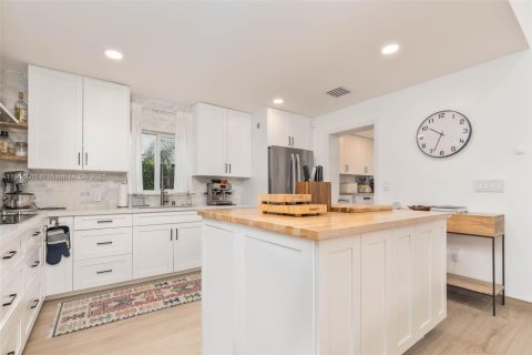 Villa ou maison à vendre à Biscayne Park, Floride: 3 chambres, 212.56 m2 № 1964230 - photo 7