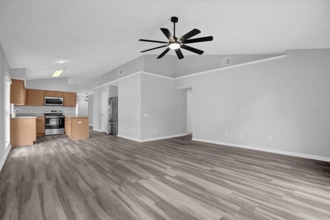 Villa ou maison à louer à Lake Mary, Floride: 4 chambres, 181.72 m2 № 2110104 - photo 10